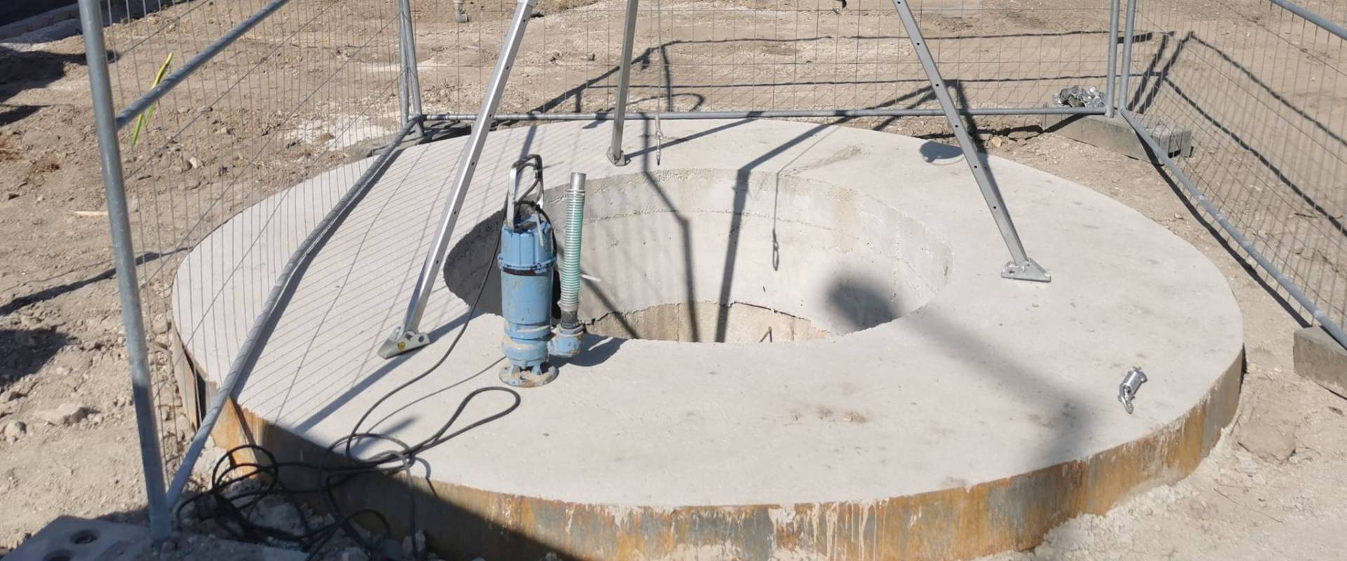                       Kút és akna tisztítás